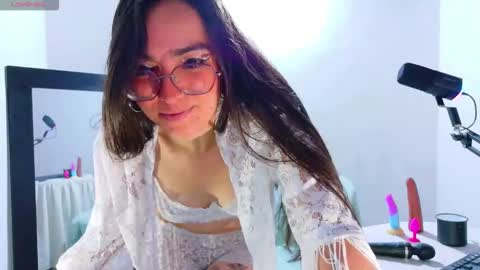 Snapshot of emi_roberts chatting on October 14, 2025, 3:40 am Emmily Roberts online show from October 14, 2025, 3:40 am