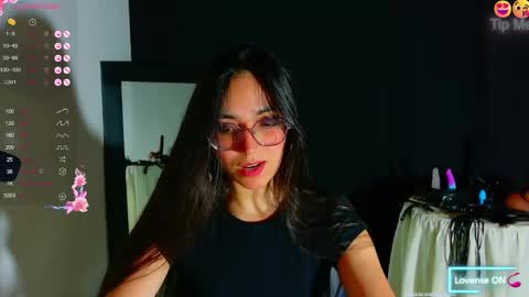 Snapshot of emi_roberts chatting on October 22, 2025, 6:02 am Emmily Roberts online show from October 22, 2025, 6:02 am