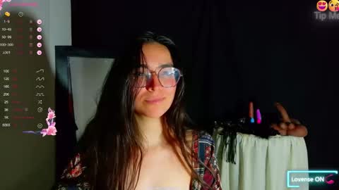 Snapshot of emi_roberts chatting on October 28, 2025, 4:27 am Emmily Roberts online show from October 28, 2025, 4:27 am