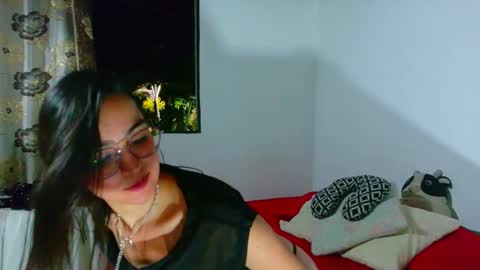 Snapshot of emi_roberts chatting on November 13, 2025, 12:31 am Emmily Roberts online show from November 13, 2025, 12:31 am