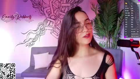 Snapshot of emi_roberts chatting on April 30, 2026, 10:36 pm Emmily Roberts online show from April 30, 2026, 10:36 pm