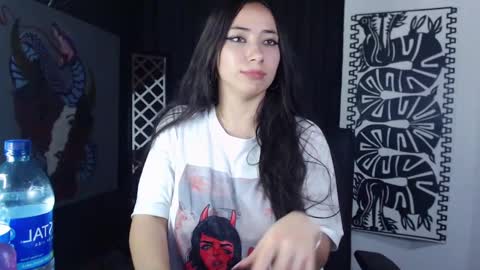 Snapshot of emiantonella_ chatting on February 26, 2025, 8:54 pm Antonella online show from February 26, 2025, 8:54 pm