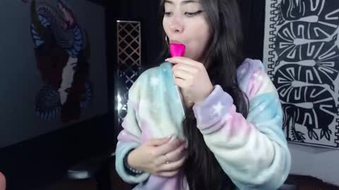 Snapshot of emiantonella_ chatting on March 5, 2025, 9:48 pm Antonella online show from March 5, 2025, 9:48 pm