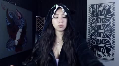 Snapshot of emiantonella_ chatting on March 7, 2025, 9:38 pm Antonella online show from March 7, 2025, 9:38 pm