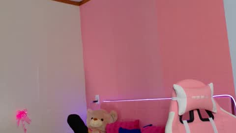 EmieFlower online show from February 12, 2025, 3:05 pm
