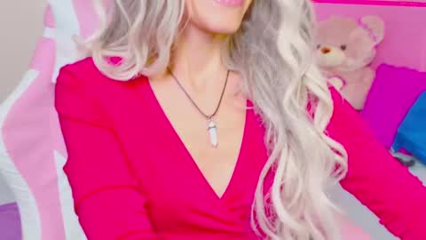 EmieFlower online show from February 20, 2025, 11:42 am