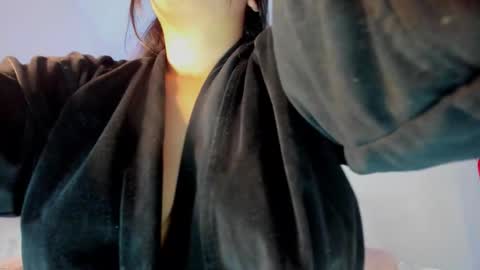 Snapshot of emiily15_ chatting on November 18, 2025, 6:23 pm Emi online show from November 18, 2025, 6:23 pm