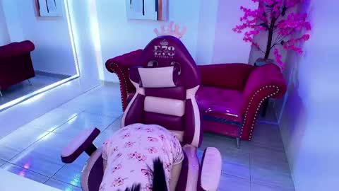 Emiily  online show from April 29, 2026, 7:53 pm