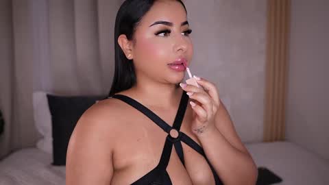 Snapshot of emiily_bell chatting on January 12, 2025, 1:53 am online show from January 12, 2025, 1:53 am