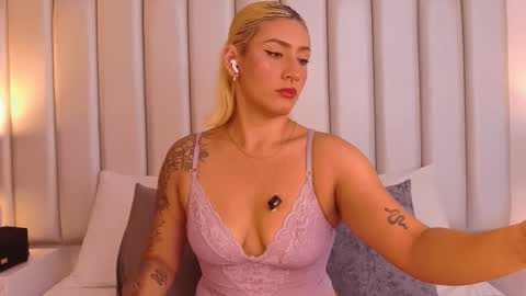 EMILY ROBERTS online show from November 27, 2025, 3:08 am