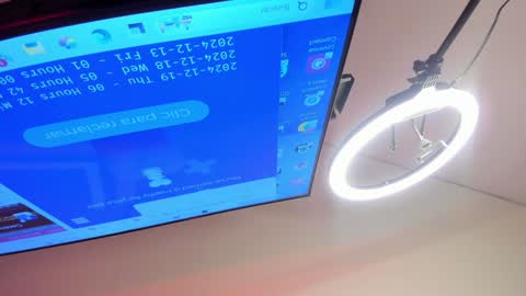 Snapshot of emiilycollins1 chatting on December 20, 2024, 3:14 am online show from December 20, 2024, 3:14 am