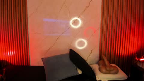 Snapshot of emiilycollins1 chatting on January 30, 2025, 6:35 am online show from January 30, 2025, 6:35 am