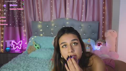 Snapshot of emiiscoot_1 chatting on January 23, 2025, 12:04 am Emily online show from January 23, 2025, 12:04 am
