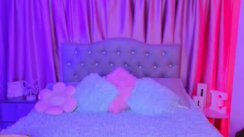 Snapshot of emiiscoot_1 chatting on January 6, 2026, 12:36 am Emily online show from January 6, 2026, 12:36 am