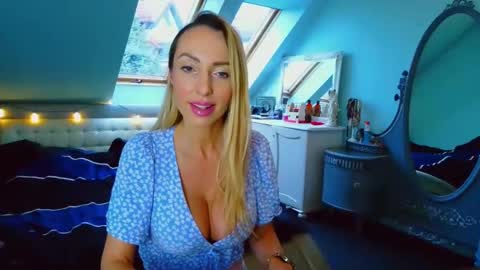 Snapshot of emilachat chatting on January 16, 2025, 9:37 am Emila online show from January 16, 2025, 9:37 am