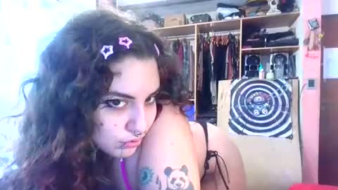 Emila online show from June 25, 2026, 4:11 pm