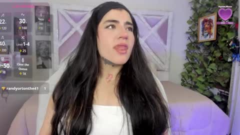 emilayton_ online show from November 7, 2025, 10:10 pm