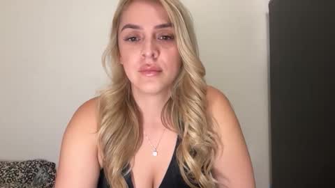 emilelovesyou online show from November 11, 2025, 6:13 am