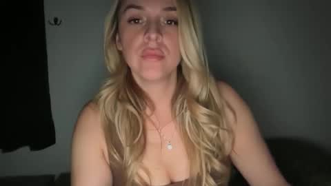 Snapshot of emilelovesyou chatting on January 17, 2026, 7:02 am emilelovesyou online show from January 17, 2026, 7:02 am