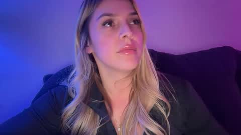 Snapshot of emilelovesyou chatting on February 15, 2026, 8:02 am emilelovesyou online show from February 15, 2026, 8:02 am