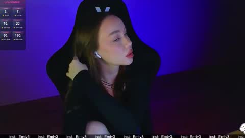 Emili online show from March 6, 2026, 3:41 pm