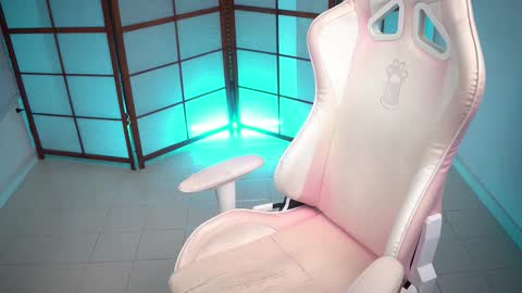 Snapshot of emili_2 chatting on November 9, 2025, 2:15 pm Emili online show from November 9, 2025, 2:15 pm