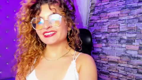 Snapshot of emili_rouse_ chatting on September 23, 2025, 11:19 pm Emy online show from September 23, 2025, 11:19 pm