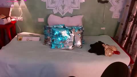 Snapshot of emili_roux chatting on January 28, 2025, 12:43 pm Emili roux online show from January 28, 2025, 12:43 pm