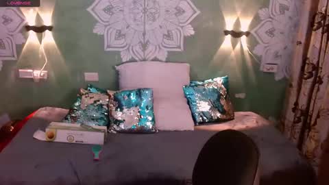 Snapshot of emili_roux chatting on February 1, 2025, 7:34 pm Emili roux online show from February 1, 2025, 7:34 pm