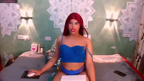 Snapshot of emili_roux chatting on February 4, 2025, 7:00 pm Emili roux online show from February 4, 2025, 7:00 pm