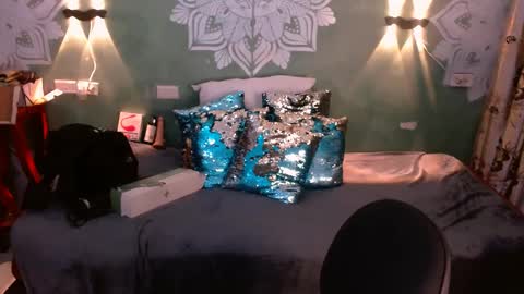 Snapshot of emili_roux chatting on February 7, 2025, 8:42 pm Emili roux online show from February 7, 2025, 8:42 pm