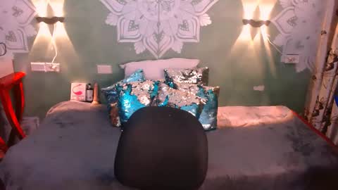 Snapshot of emili_roux chatting on February 9, 2025, 11:25 am Emili roux online show from February 9, 2025, 11:25 am