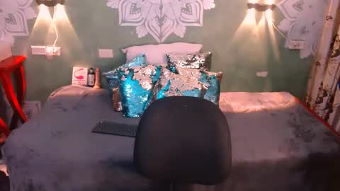 Snapshot of emili_roux chatting on February 9, 2025, 2:29 pm Emili roux online show from February 9, 2025, 2:29 pm