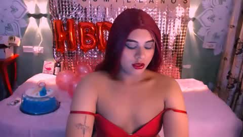 Snapshot of emili_roux chatting on February 10, 2025, 3:21 pm Emili roux online show from February 10, 2025, 3:21 pm