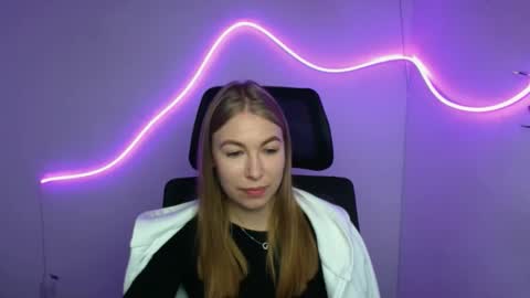 Emilia online show from October 3, 2025, 6:43 am