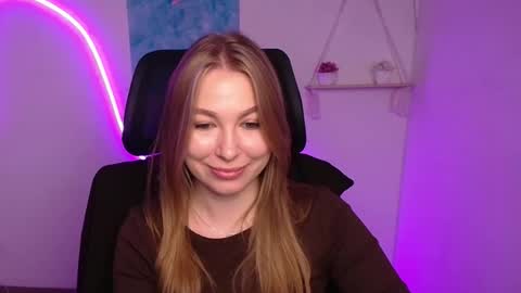 Emilia online show from November 11, 2025, 12:38 pm