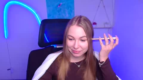 Emilia online show from November 13, 2025, 6:34 am