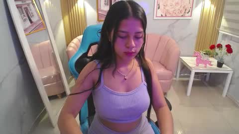 Emilia  online show from October 10, 2025, 4:33 am