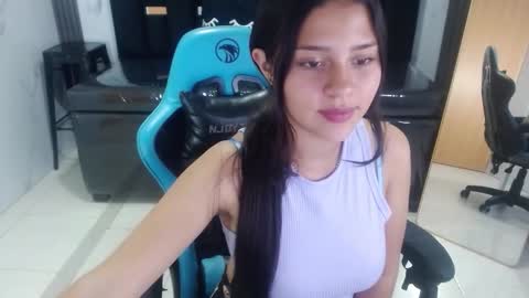 Emilia  online show from October 15, 2025, 3:39 am