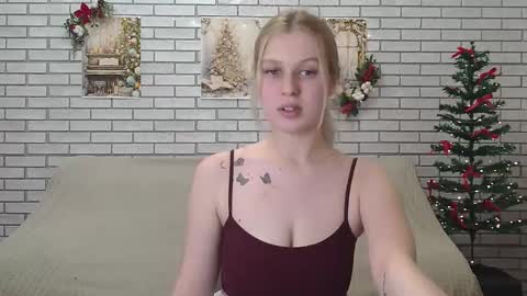 Snapshot of emiliaduchess chatting on December 17, 2024, 1:05 pm Amili online show from December 17, 2024, 1:05 pm