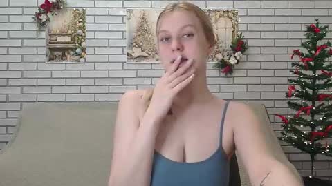 Snapshot of emiliaduchess chatting on December 19, 2024, 8:45 am Amili online show from December 19, 2024, 8:45 am