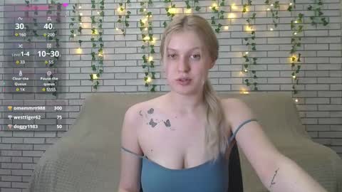 Snapshot of emiliaduchess chatting on February 12, 2025, 12:01 pm Amili online show from February 12, 2025, 12:01 pm