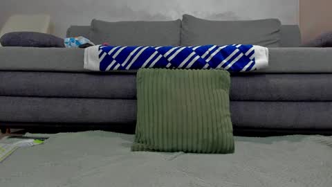 Emiliana online show from April 8, 2026, 11:32 am