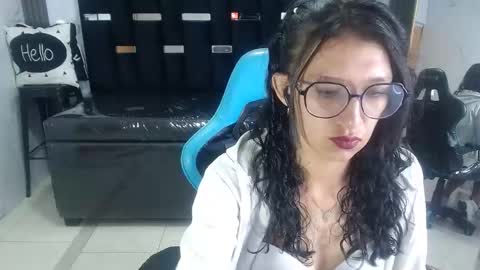 Snapshot of emiliastyle_a chatting on October 8, 2025, 2:47 pm emiliastyle_a online show from October 8, 2025, 2:47 pm