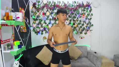 Snapshot of emilicollinss chatting on December 15, 2024, 6:29 am EMILI AND GIN online show from December 15, 2024, 6:29 am