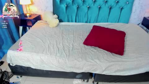 Emilie James online show from January 9, 2025, 2:22 am