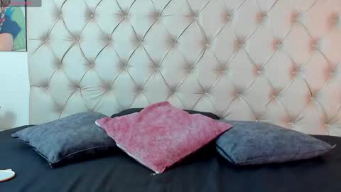 emilieandblake online show from May 26, 2026, 9:27 am