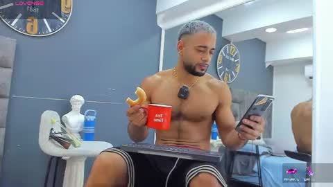 Snapshot of emilio_brandon chatting on June 18, 2026, 11:03 am Emilio online show from June 18, 2026, 11:03 am
