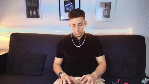 EMILIOCUM online show from June 19, 2026, 4:28 am