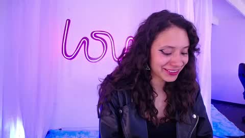 Snapshot of emilirusso chatting on October 7, 2025, 1:36 am Emili Russo online show from October 7, 2025, 1:36 am